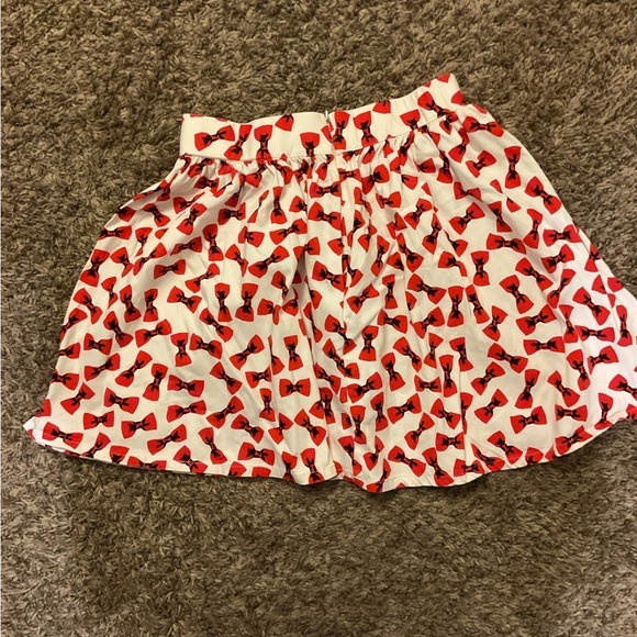 Red Bow Patterned Skirt - Picture 6 of 8